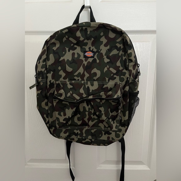 Dickie’s Essential Backpack - Picture 1 of 2